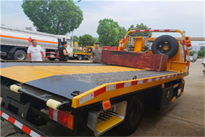 克拉玛依附近拖车电话号码服务